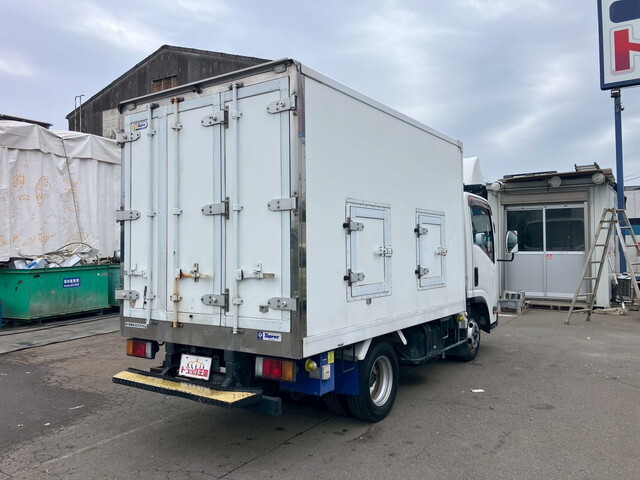 いすゞエルフ冷凍車（冷蔵車）小型（2t・3t）[写真02]