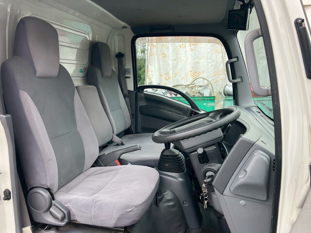 いすゞエルフ冷凍車（冷蔵車）小型（2t・3t）[写真32]