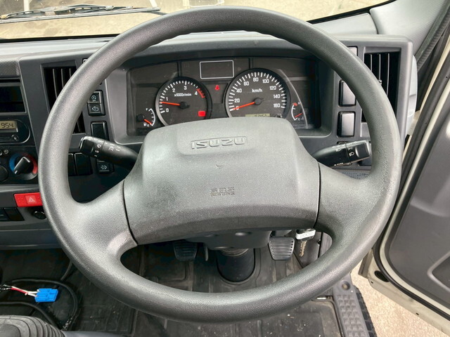 いすゞエルフ冷凍車（冷蔵車）小型（2t・3t）[写真34]