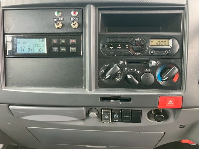 いすゞエルフ冷凍車（冷蔵車）小型（2t・3t）[写真36]