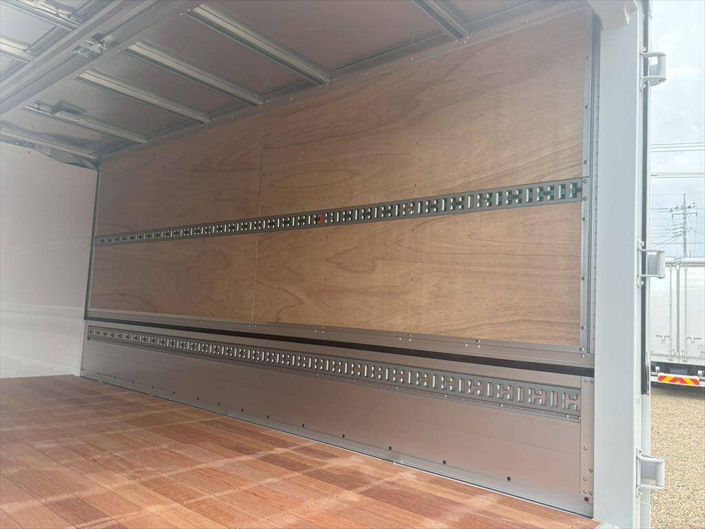 三菱ふそうキャンターアルミウイング小型（2t・3t）[写真10]