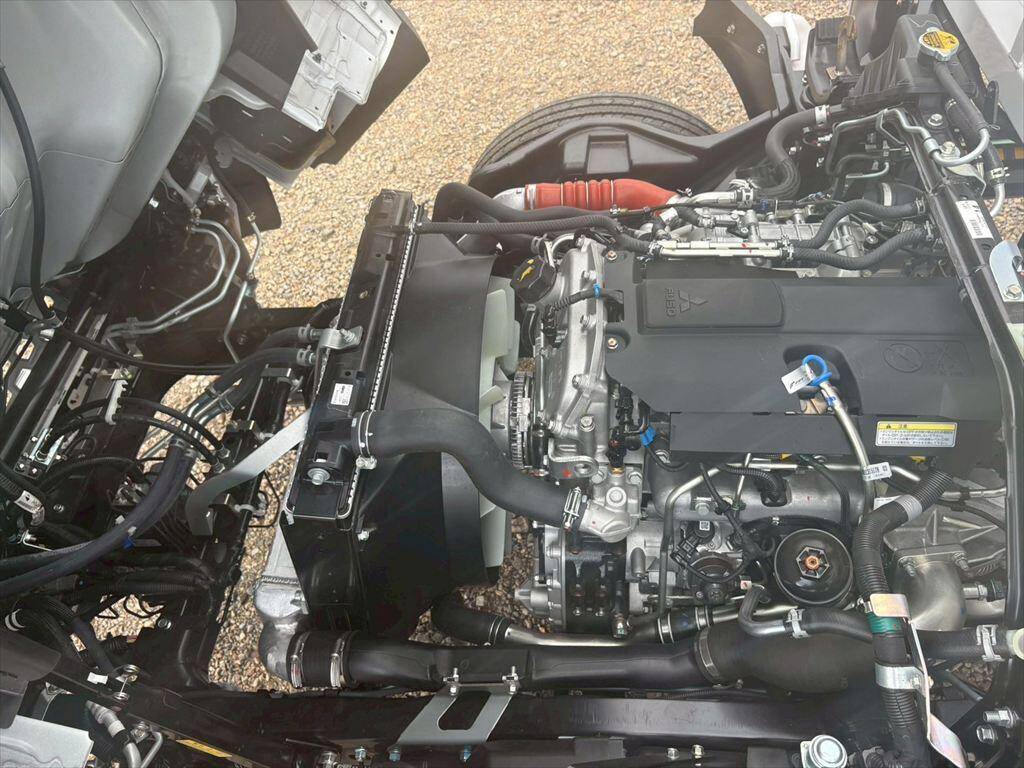 三菱ふそうキャンターアルミウイング小型（2t・3t）[写真17]