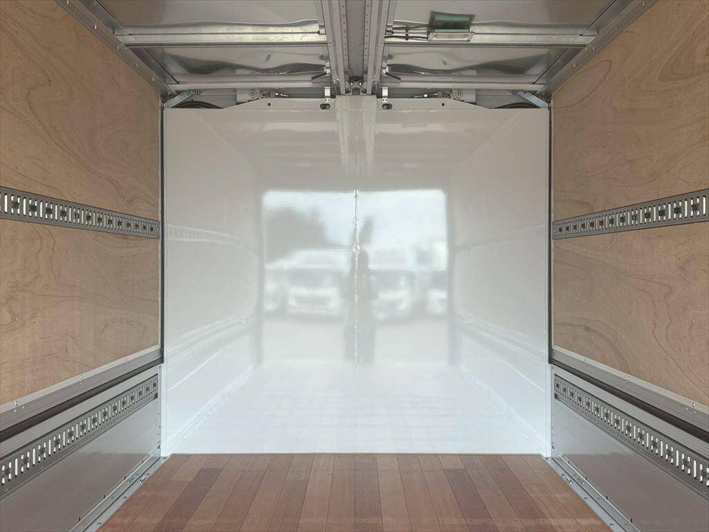 三菱ふそうキャンターアルミウイング小型（2t・3t）[写真07]