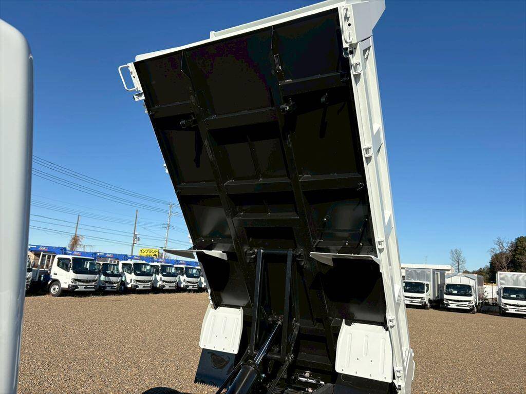 三菱ふそうキャンターダンプ小型（2t・3t）[写真12]