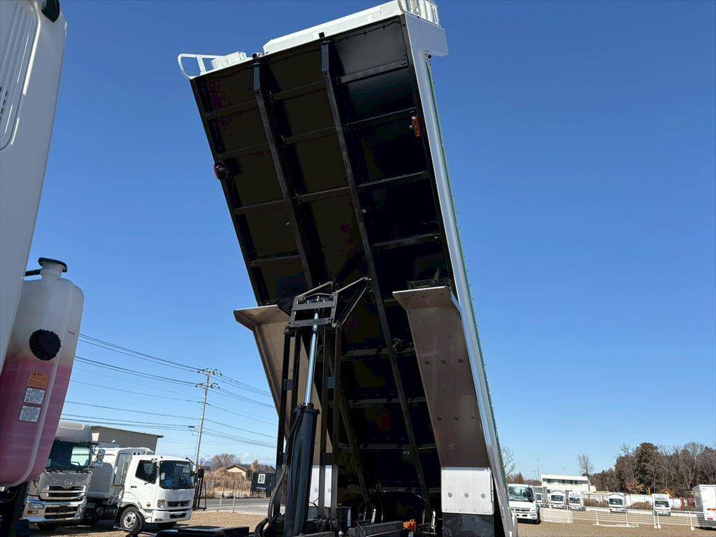 三菱ふそうスーパーグレートダンプ大型（10t）[写真12]