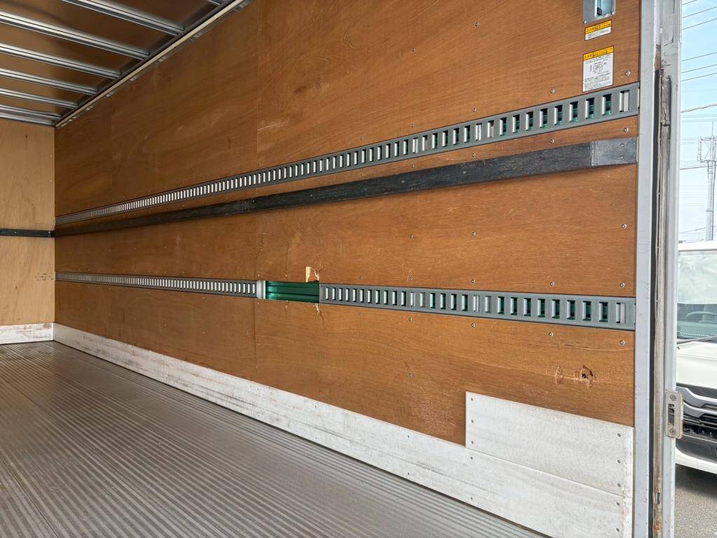 日野レンジャーアルミバン中型（4t）[写真10]