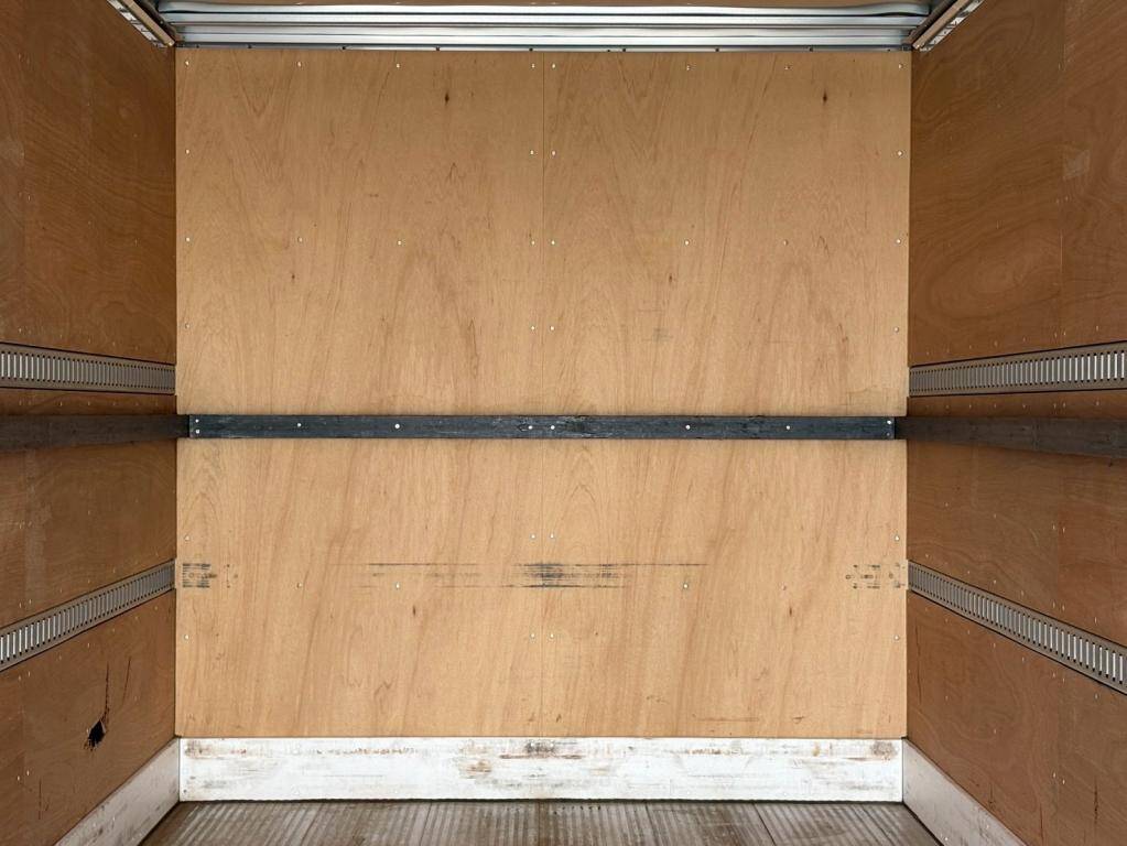 日野レンジャーアルミバン中型（4t）[写真07]