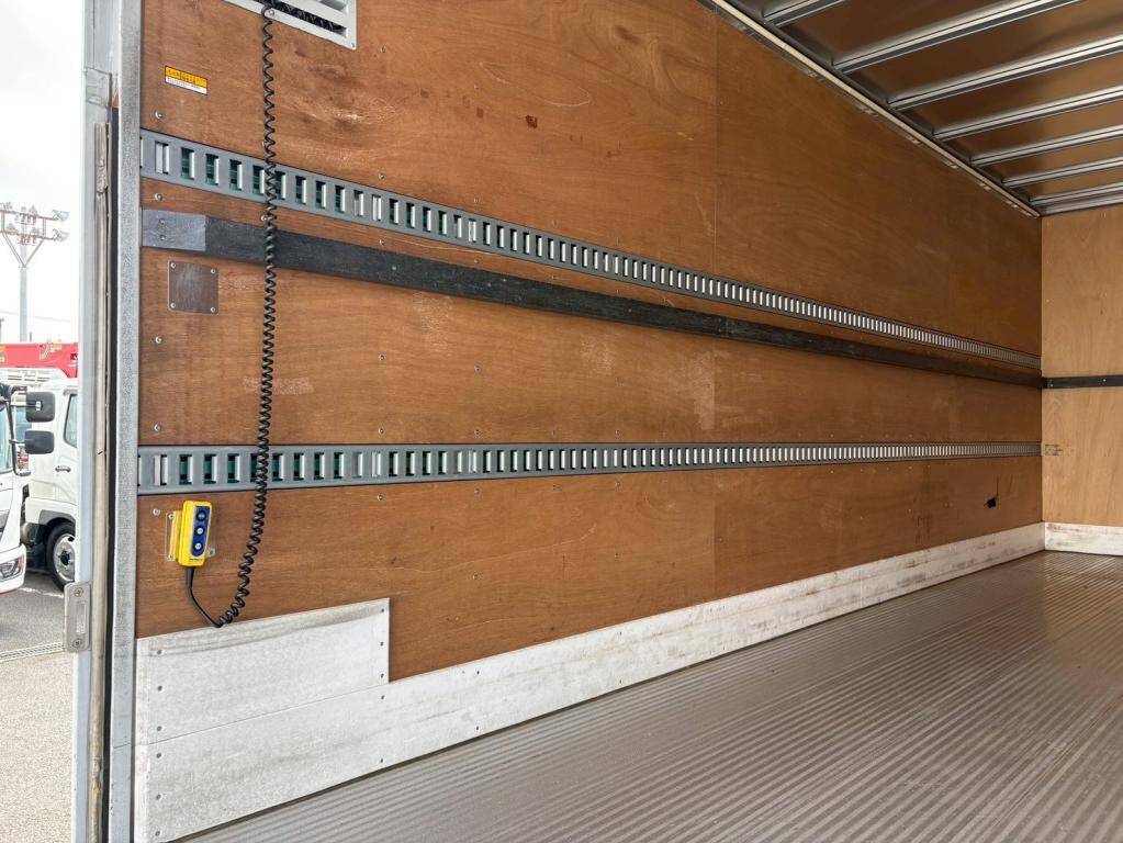 日野レンジャーアルミバン中型（4t）[写真09]