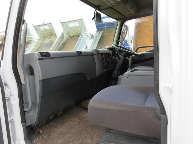 三菱ふそうファイターアルミウイング中型（4t）[写真18]