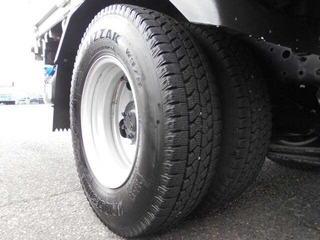 三菱ふそうキャンター平ボディ小型（2t・3t）[写真20]