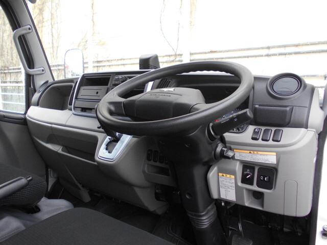 三菱ふそうキャンター平ボディ小型（2t・3t）[写真25]