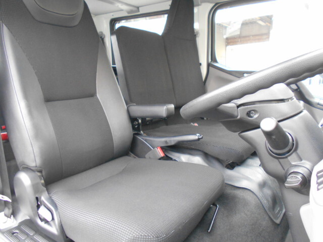 三菱ふそうキャンター平ボディ小型（2t・3t）[写真26]