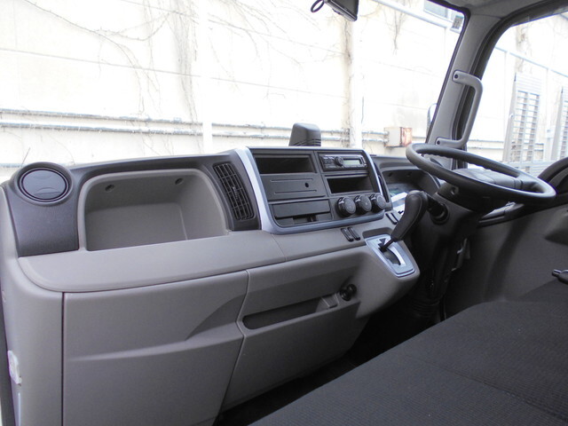 三菱ふそうキャンター平ボディ小型（2t・3t）[写真27]