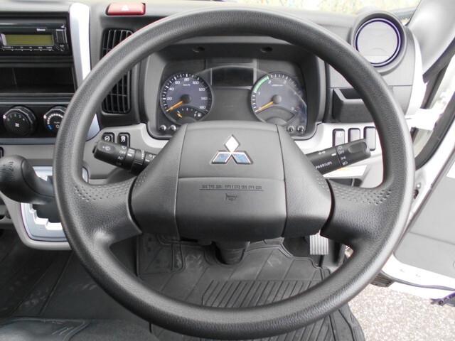 三菱ふそうキャンター平ボディ小型（2t・3t）[写真29]