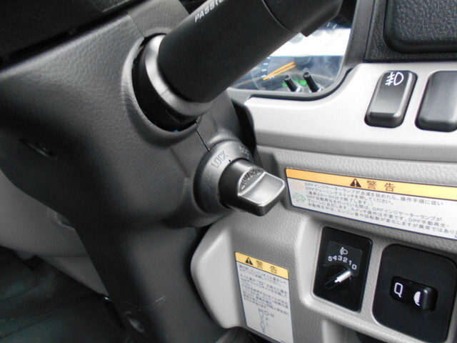 三菱ふそうキャンター平ボディ小型（2t・3t）[写真35]