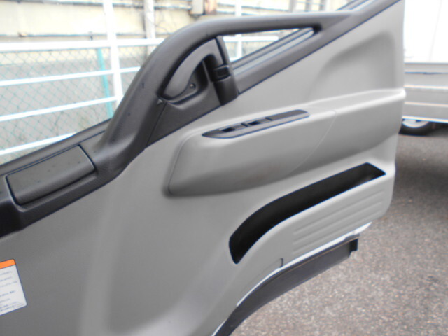 三菱ふそうキャンター平ボディ小型（2t・3t）[写真37]