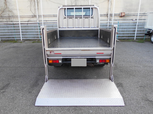 三菱ふそうキャンター平ボディ小型（2t・3t）[写真10]