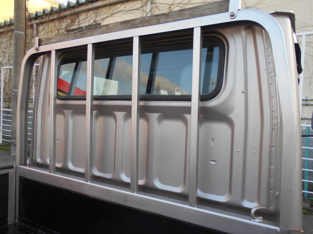 三菱ふそうキャンター平ボディ小型（2t・3t）[写真13]