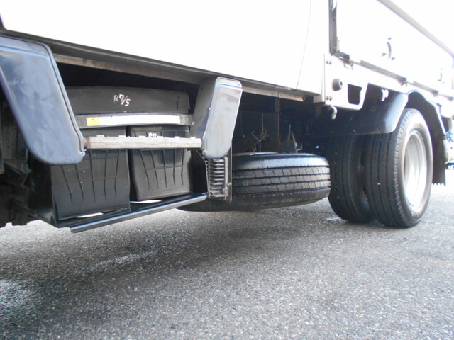 三菱ふそうキャンター平ボディ小型（2t・3t）[写真16]