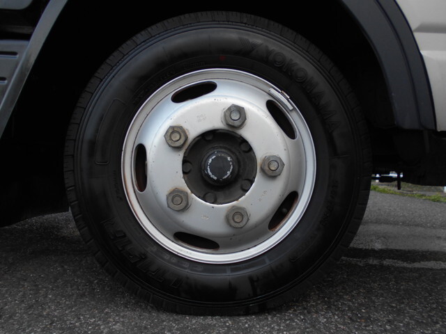 三菱ふそうキャンター平ボディ小型（2t・3t）[写真20]