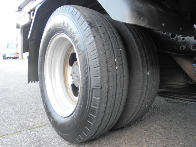 三菱ふそうキャンター平ボディ小型（2t・3t）[写真22]