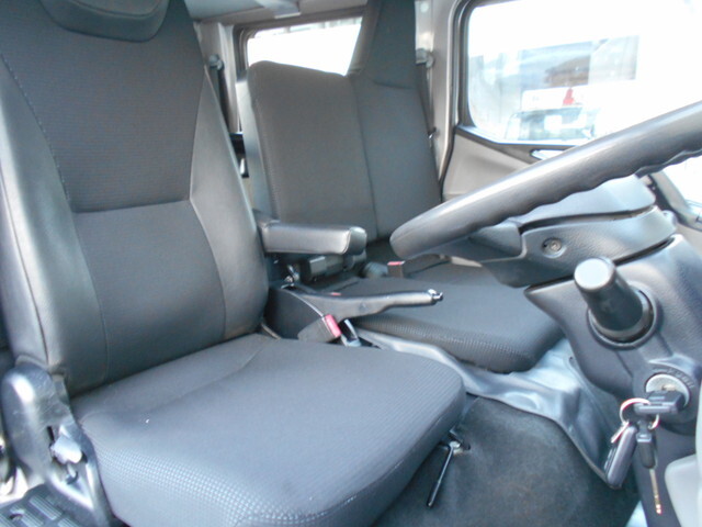 三菱ふそうキャンター平ボディ小型（2t・3t）[写真29]