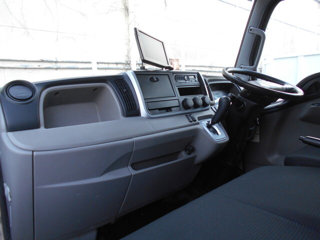 三菱ふそうキャンター平ボディ小型（2t・3t）[写真30]