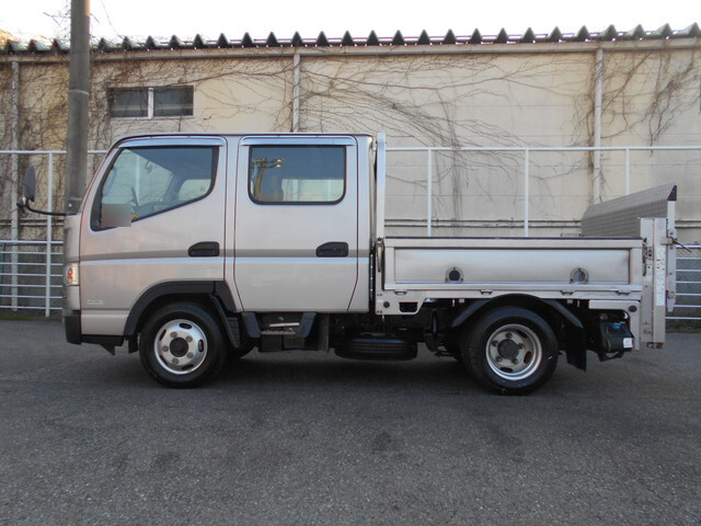 三菱ふそうキャンター平ボディ小型（2t・3t）[写真04]