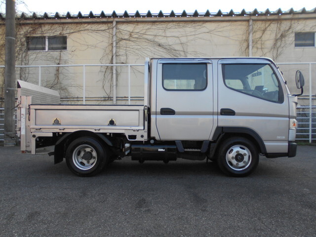 三菱ふそうキャンター平ボディ小型（2t・3t）[写真06]