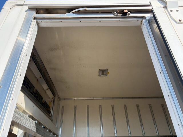 いすゞエルフ冷凍車（冷蔵車）小型（2t・3t）[写真22]