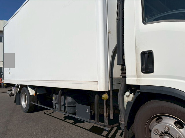 いすゞエルフ冷凍車（冷蔵車）小型（2t・3t）[写真32]