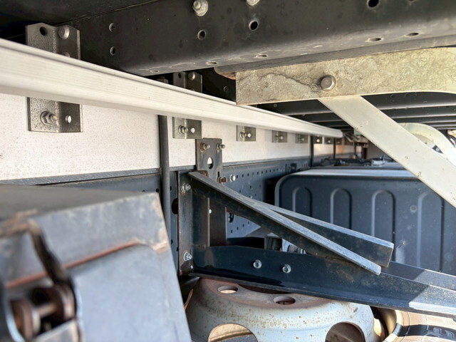 いすゞフォワードアルミウイング中型（4t）[写真21]