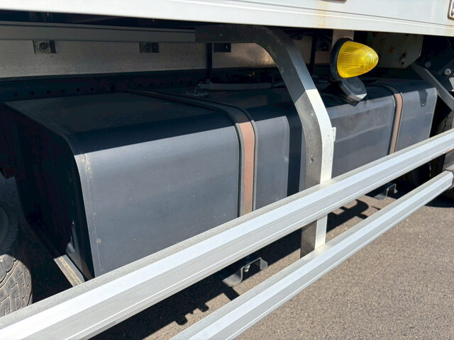 いすゞフォワードアルミウイング中型（4t）[写真24]