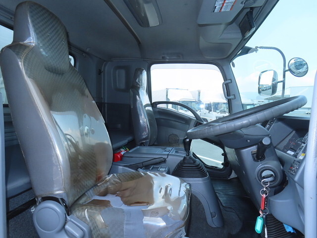 いすゞフォワードアルミウイング中型（4t）[写真20]