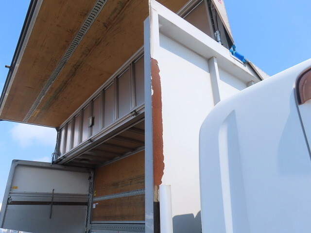 いすゞフォワードアルミウイング中型（4t）[写真05]