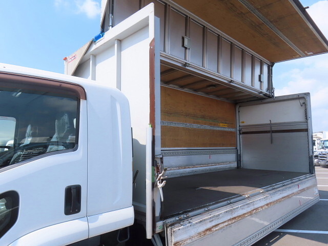 いすゞフォワードアルミウイング中型（4t）[写真06]