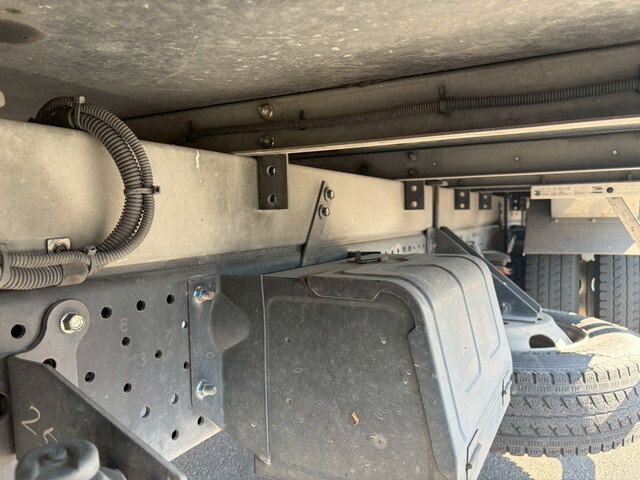 いすゞエルフ冷凍車（冷蔵車）小型（2t・3t）[写真21]