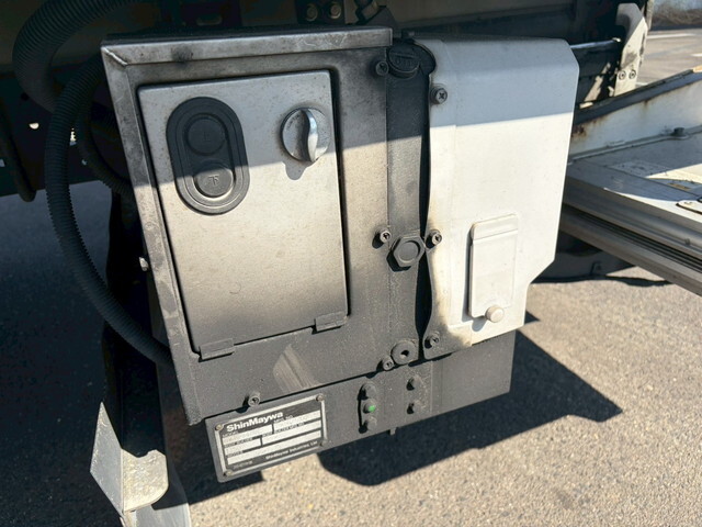 いすゞエルフ冷凍車（冷蔵車）小型（2t・3t）[写真27]