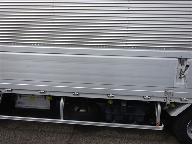 いすゞフォワードアルミウイング中型（4t）[写真20]