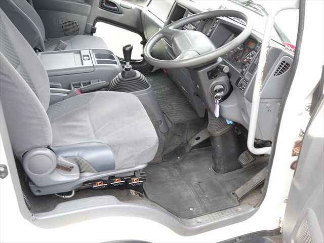 いすゞフォワードアルミウイング中型（4t）[写真24]