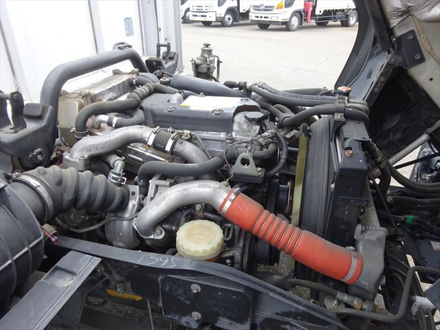 いすゞフォワードアルミウイング中型（4t）[写真36]