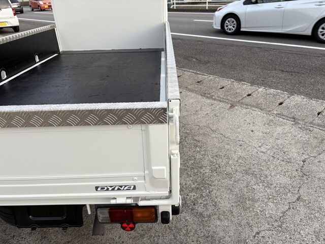 トヨタトヨエース平ボディ小型（2t・3t）[写真18]