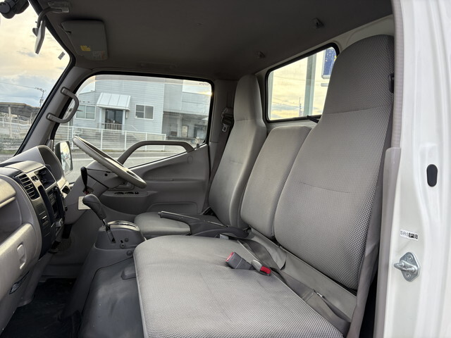 トヨタトヨエース平ボディ小型（2t・3t）[写真08]