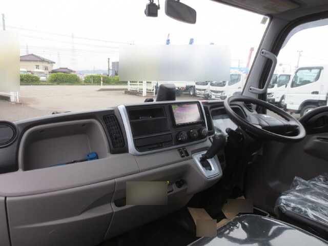 三菱ふそうキャンター平ボディ小型（2t・3t）[写真12]