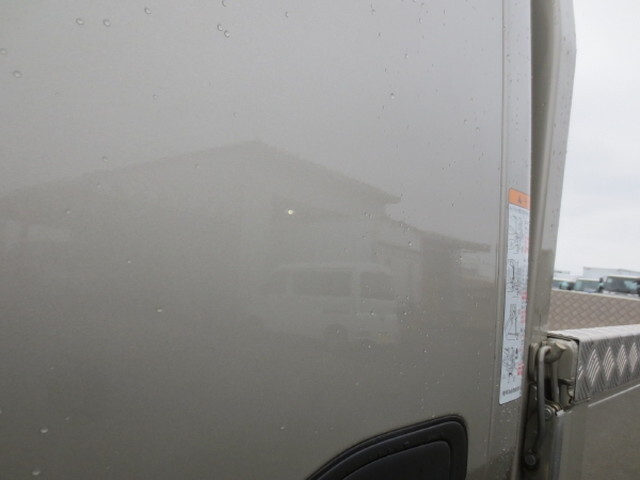 三菱ふそうキャンター平ボディ小型（2t・3t）[写真16]