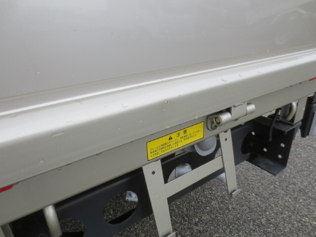 三菱ふそうキャンター平ボディ小型（2t・3t）[写真17]