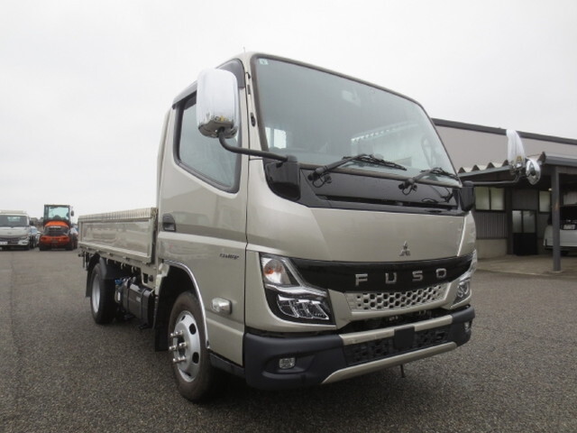 三菱ふそうキャンター平ボディ小型（2t・3t）[写真03]