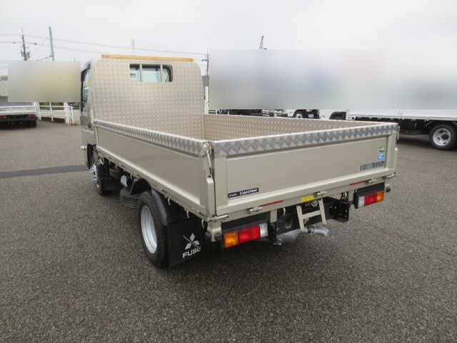 三菱ふそうキャンター平ボディ小型（2t・3t）[写真04]