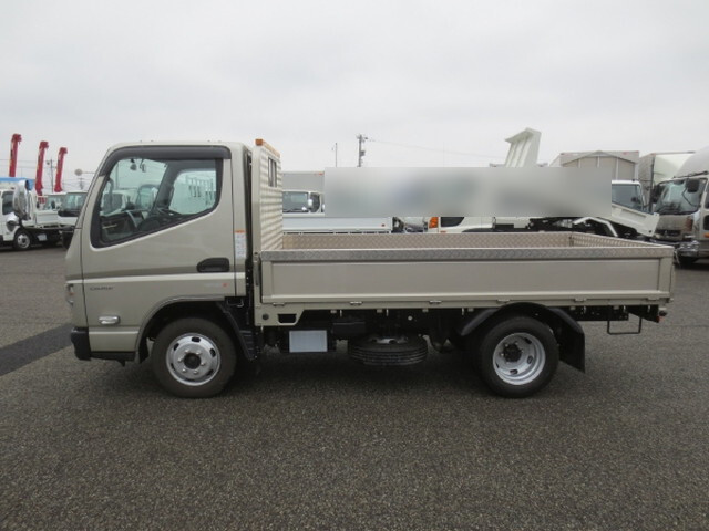 三菱ふそうキャンター平ボディ小型（2t・3t）[写真08]