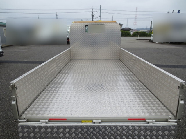 三菱ふそうキャンター平ボディ小型（2t・3t）[写真09]